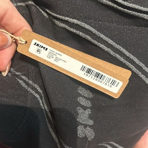 NWT SKIMS First Layers Leggings M-XL - Picture 6 of 6